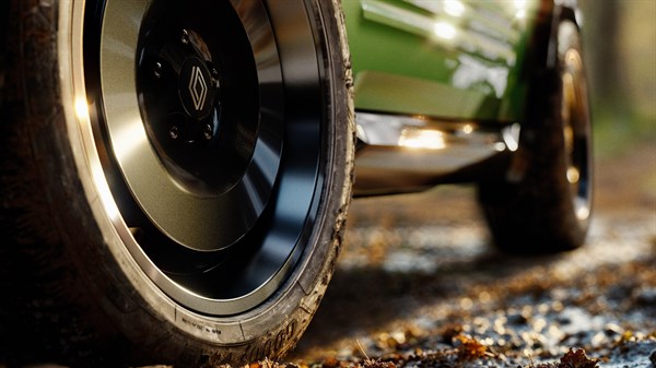 garde au sol réhaussée de 15 mm, voies élargies de 20 mm & jantes 18’’ diamantées inédites